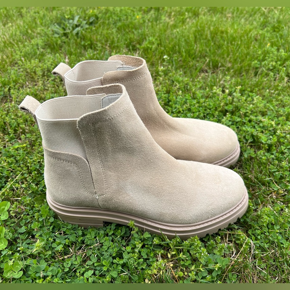 NWOT Steve Madden Woman’s Sand Suede Moira Comfortable Boot Size 8 - Picture 3 of 11